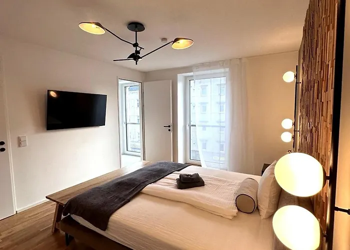 Miacasa I Zentral I Parkplatz I Waschtrockner I Schreibtisch *