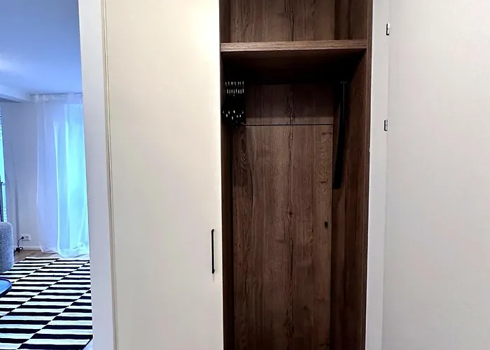 Miacasa I Zentral I Parkplatz I Waschtrockner I Schreibtisch