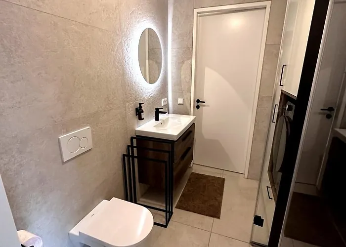 Miacasa I Zentral I Parkplatz I Waschtrockner I Schreibtisch * Linec