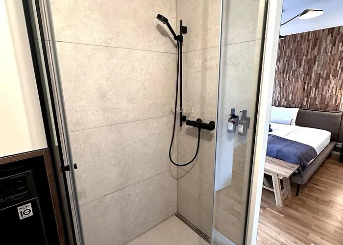 Miacasa I Zentral I Parkplatz I Waschtrockner I Schreibtisch * Linec